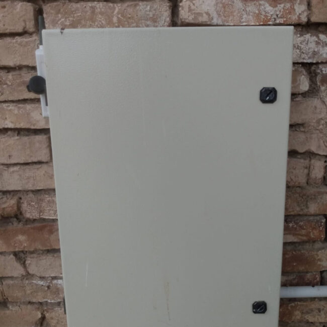 Gabinete con controlador